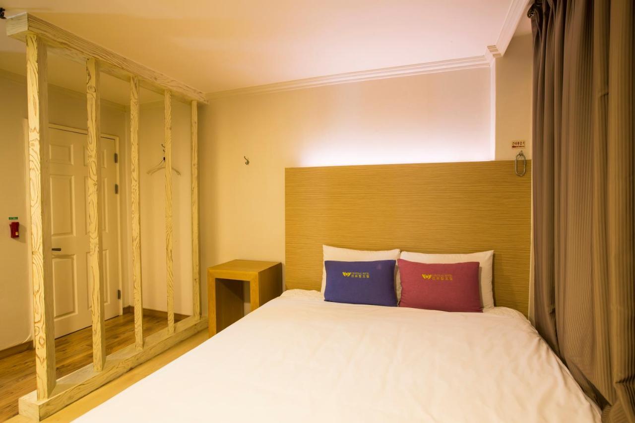 Central Hotel Cshangvon Kültér fotó