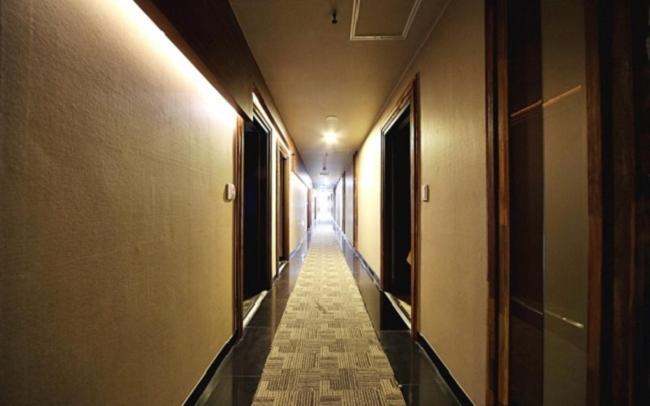 Central Hotel Cshangvon Kültér fotó