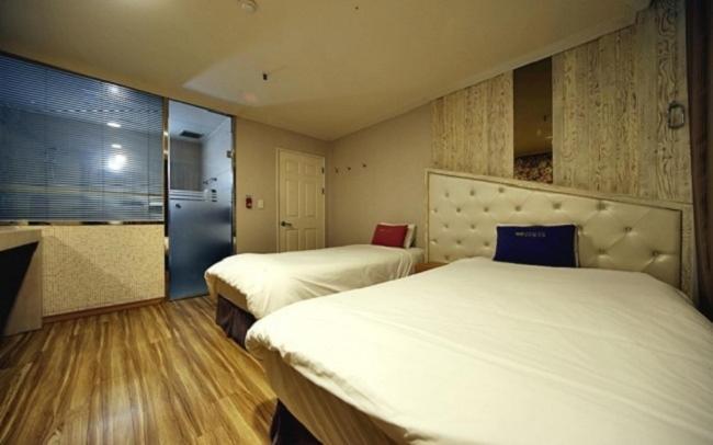 Central Hotel Cshangvon Kültér fotó