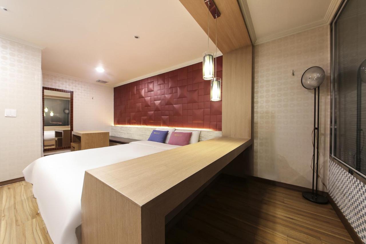 Central Hotel Cshangvon Kültér fotó