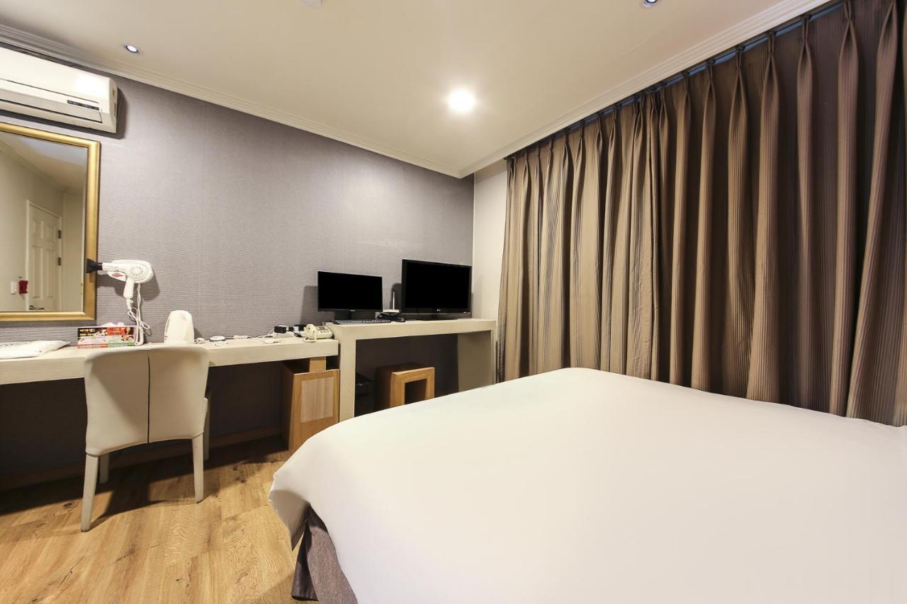 Central Hotel Cshangvon Kültér fotó