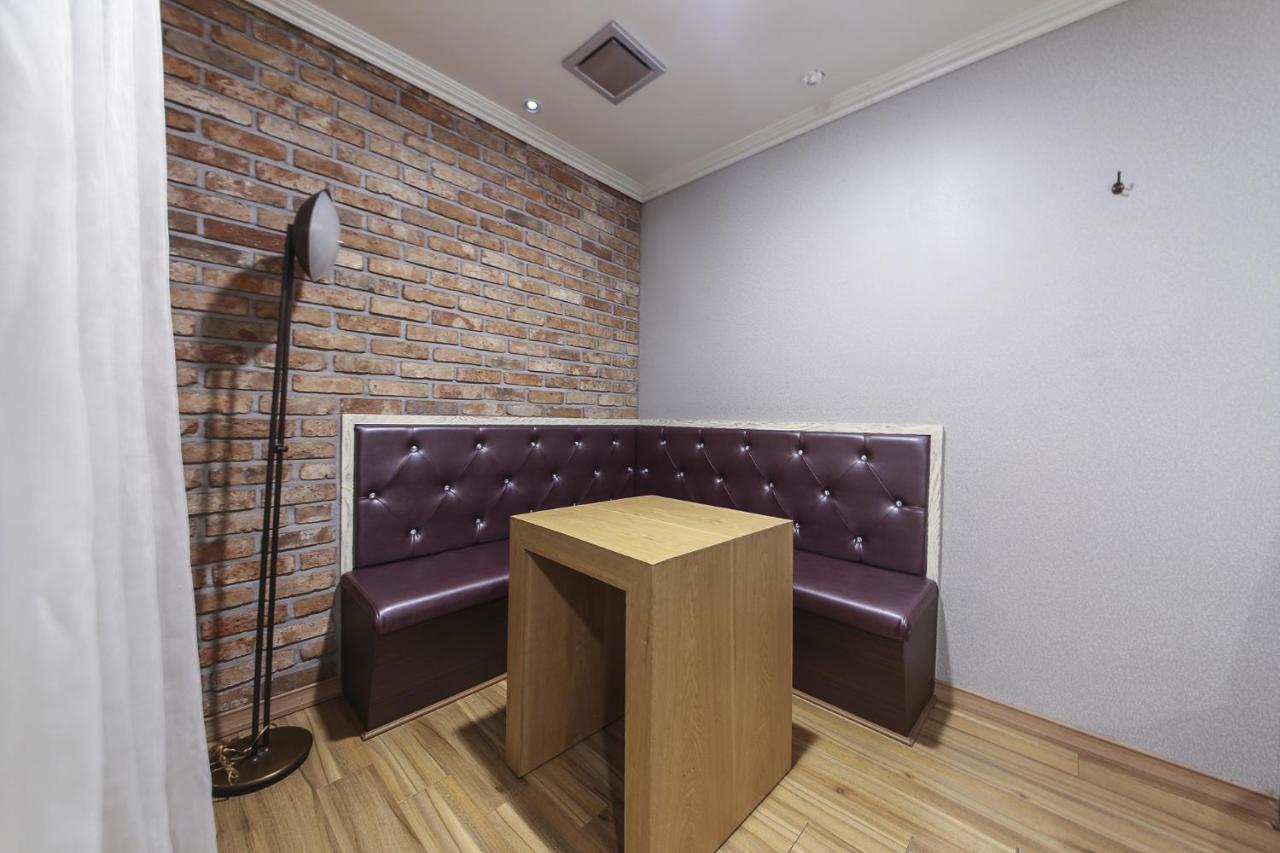 Central Hotel Cshangvon Kültér fotó