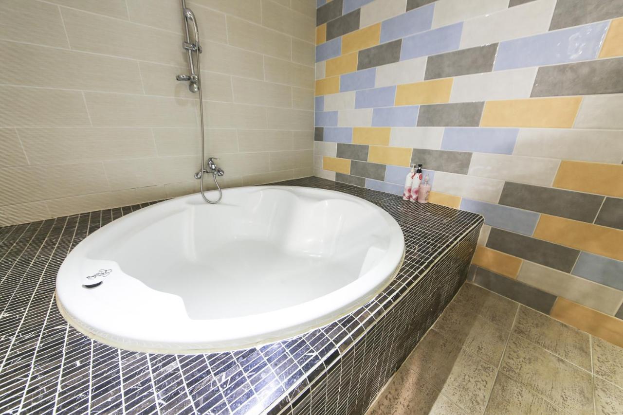 Central Hotel Cshangvon Kültér fotó