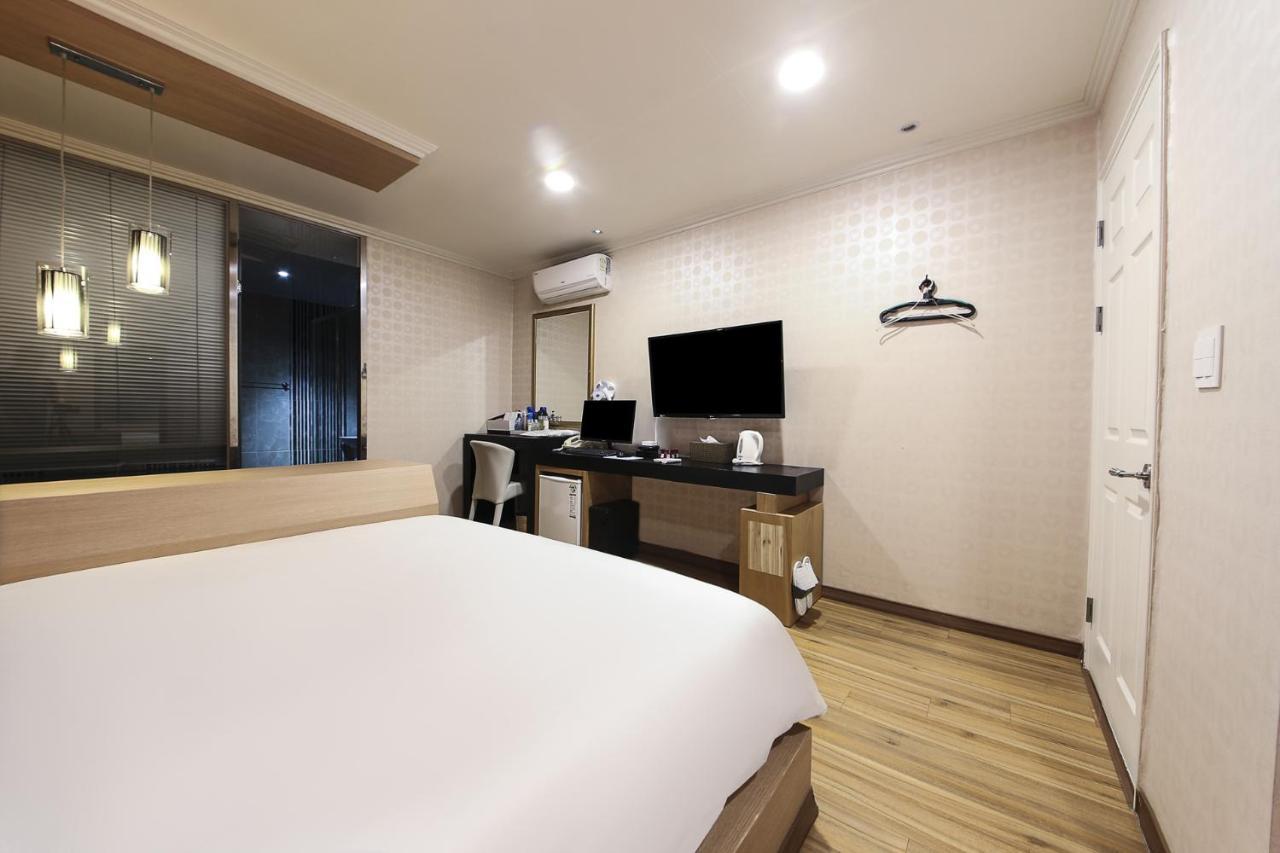 Central Hotel Cshangvon Kültér fotó