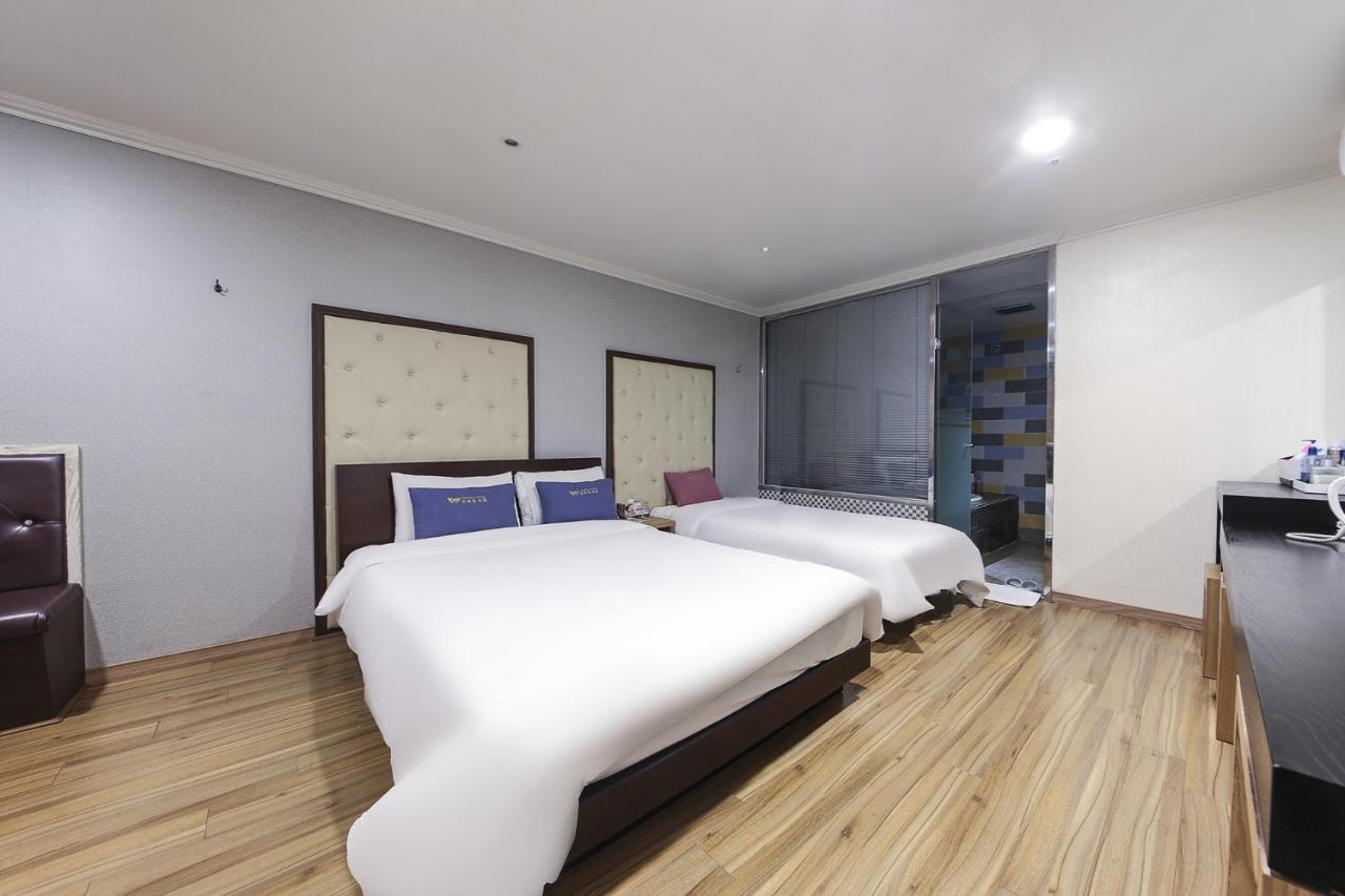Central Hotel Cshangvon Kültér fotó