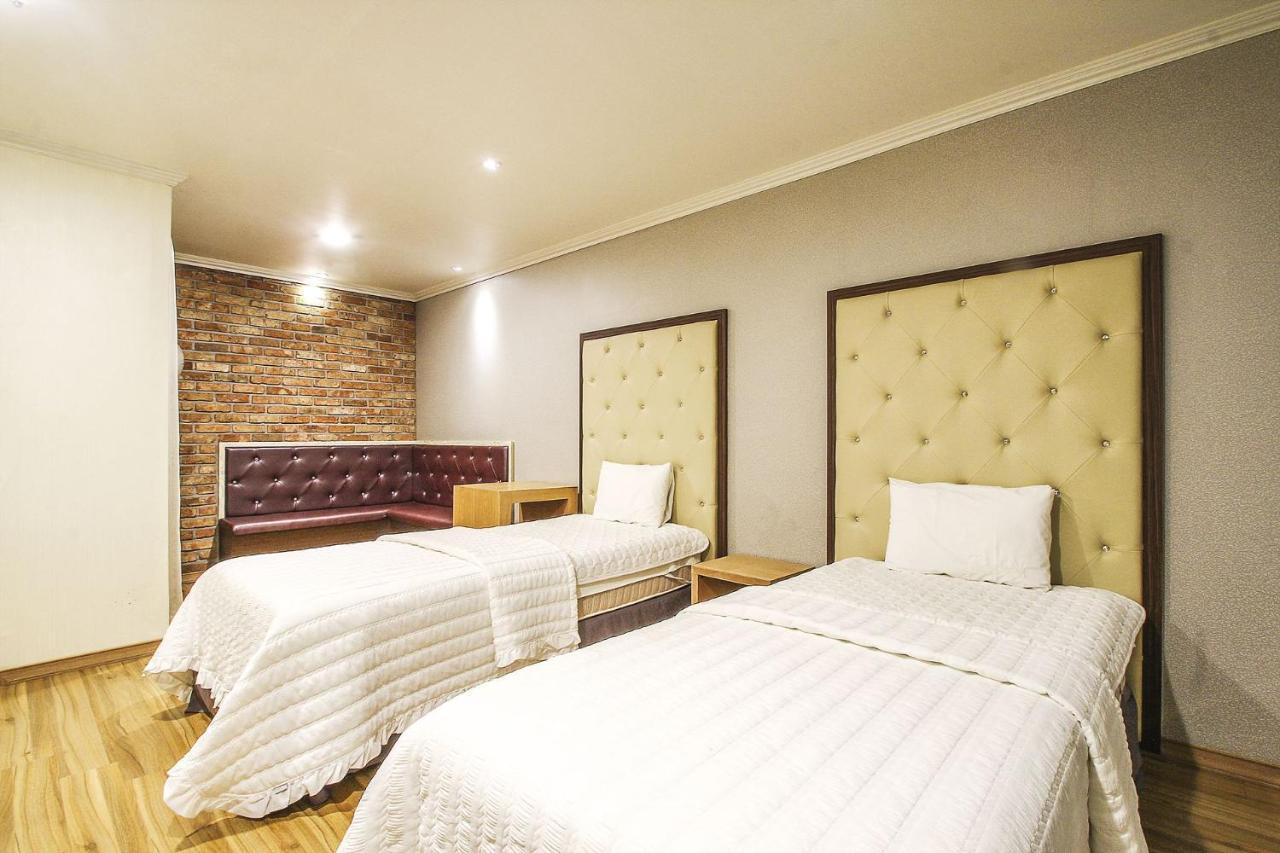 Central Hotel Cshangvon Kültér fotó