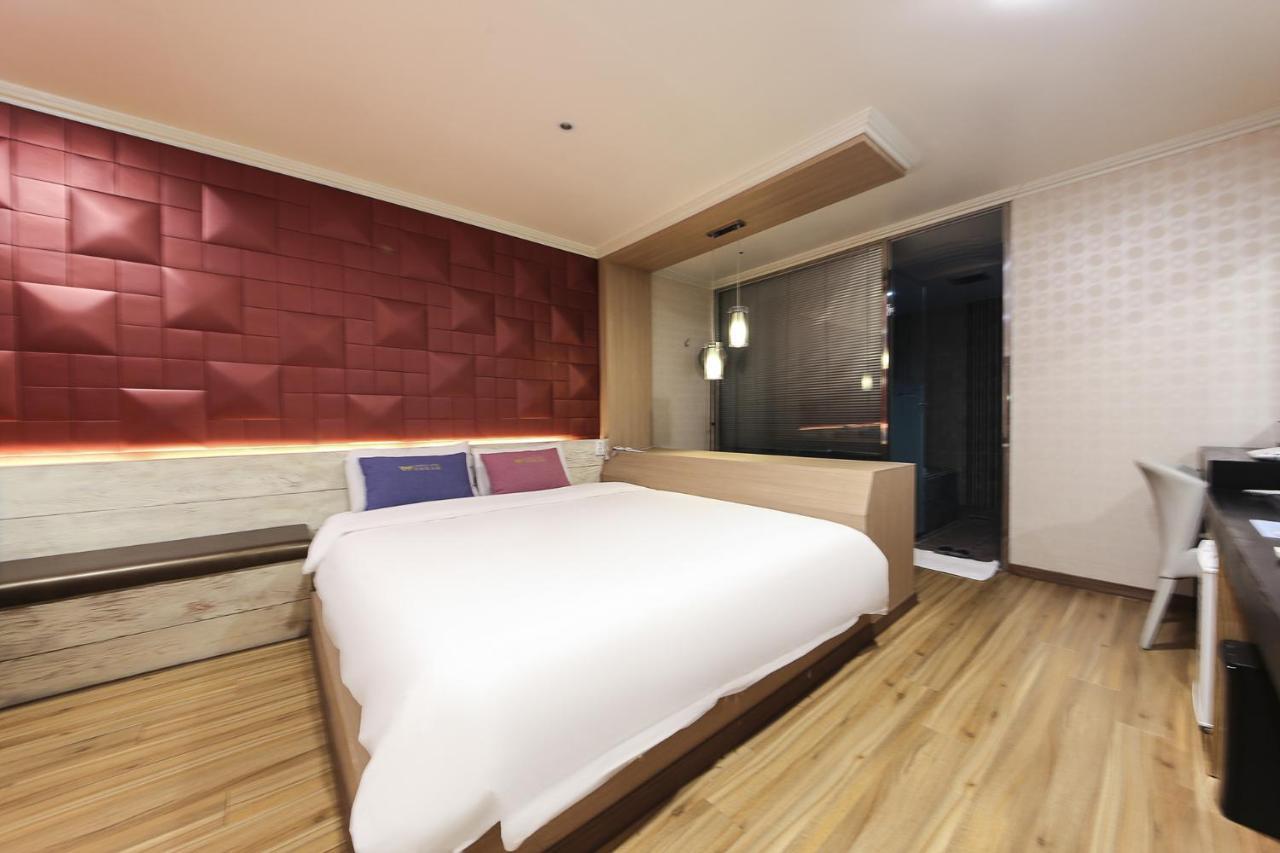 Central Hotel Cshangvon Kültér fotó