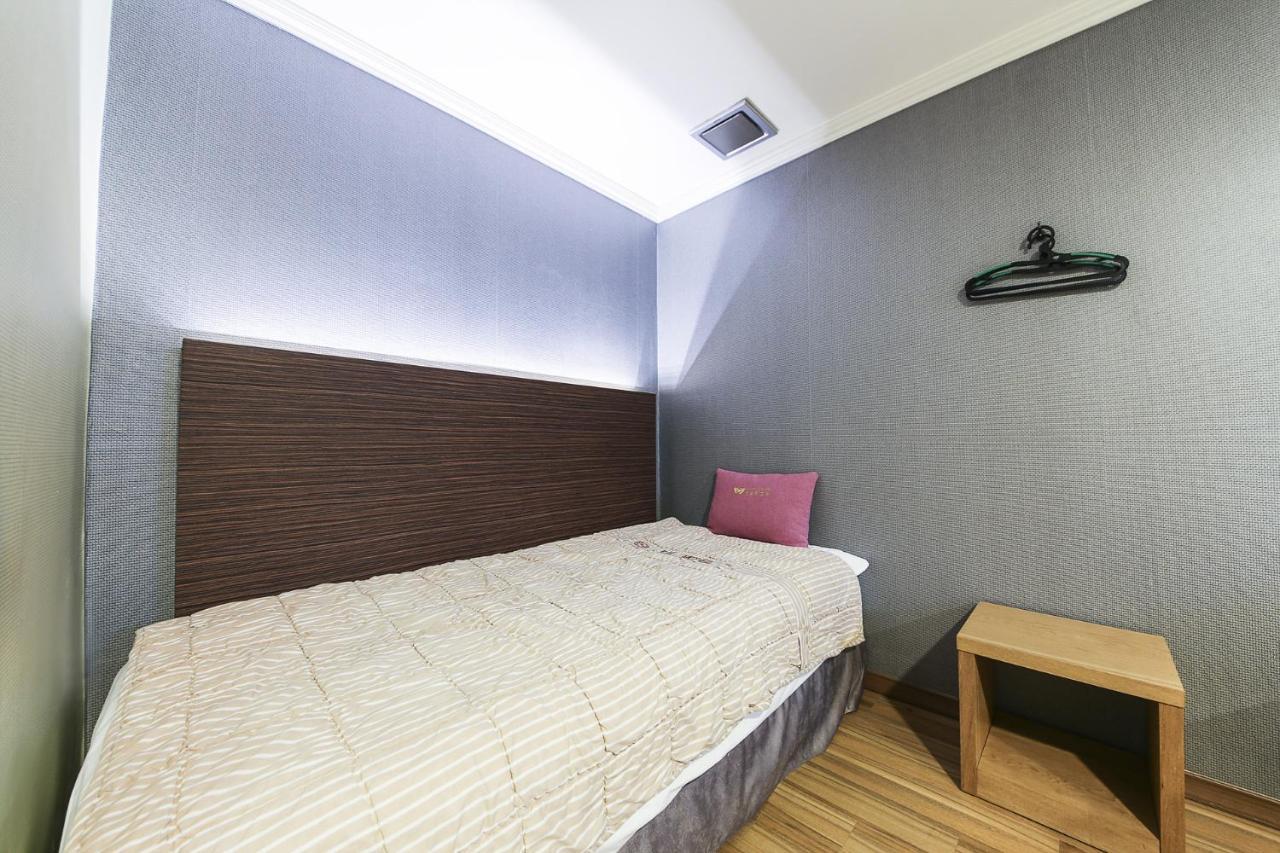 Central Hotel Cshangvon Kültér fotó