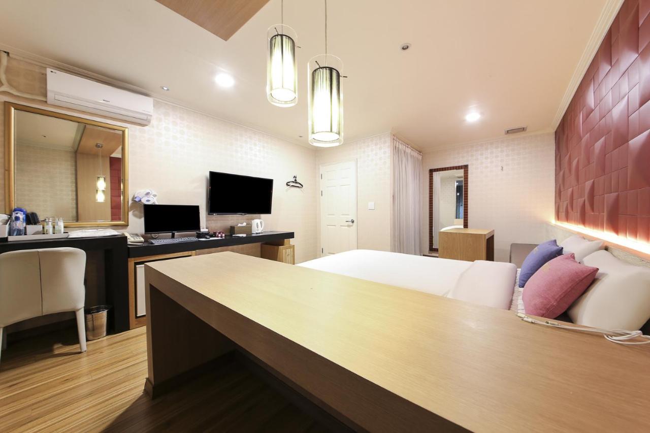 Central Hotel Cshangvon Kültér fotó