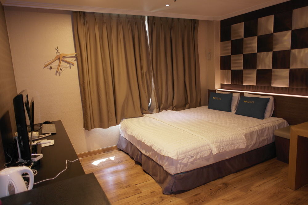 Central Hotel Cshangvon Kültér fotó