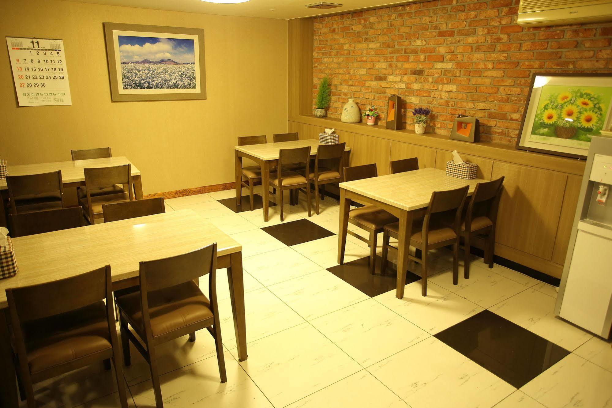 Central Hotel Cshangvon Kültér fotó