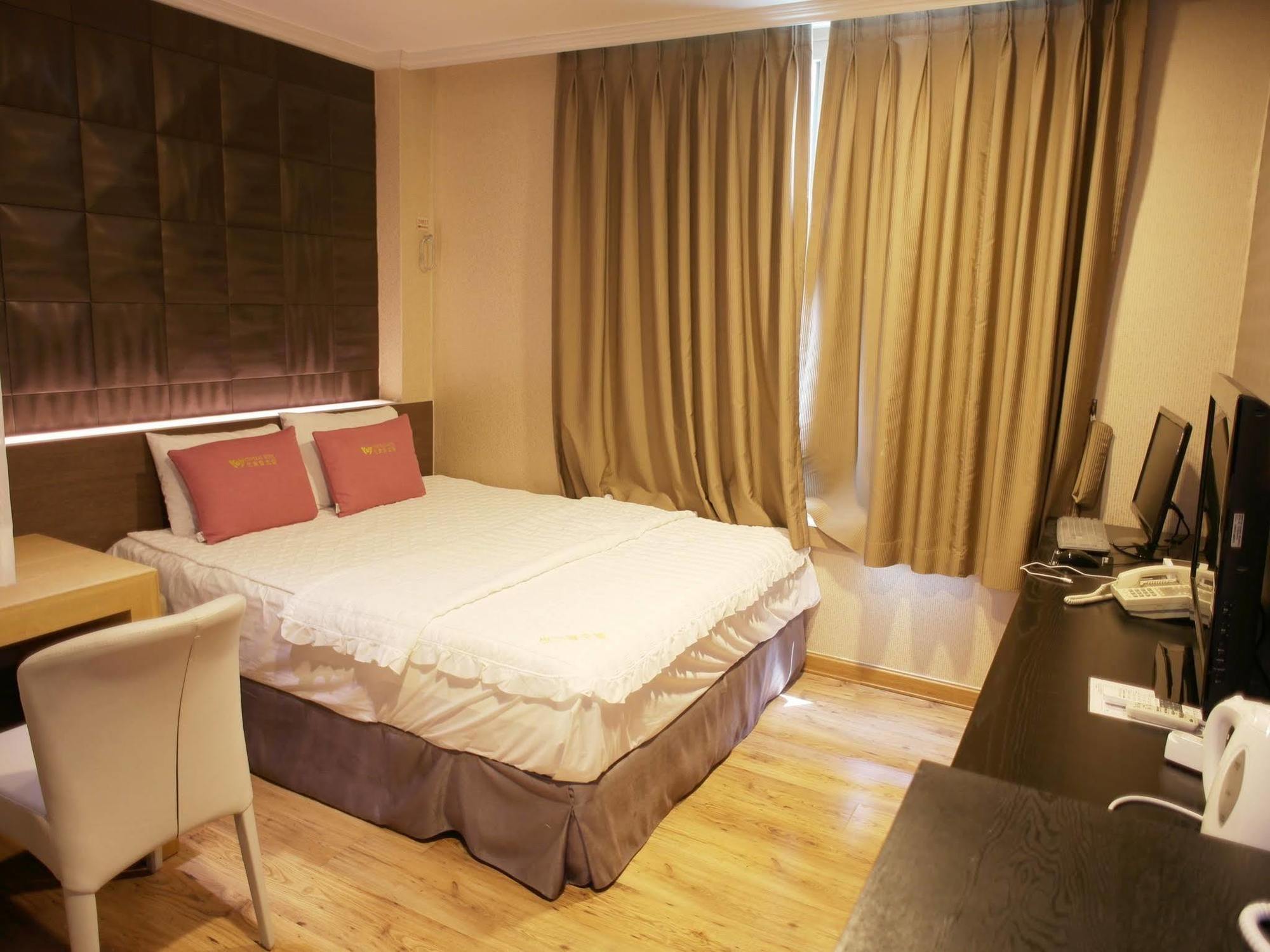 Central Hotel Cshangvon Kültér fotó