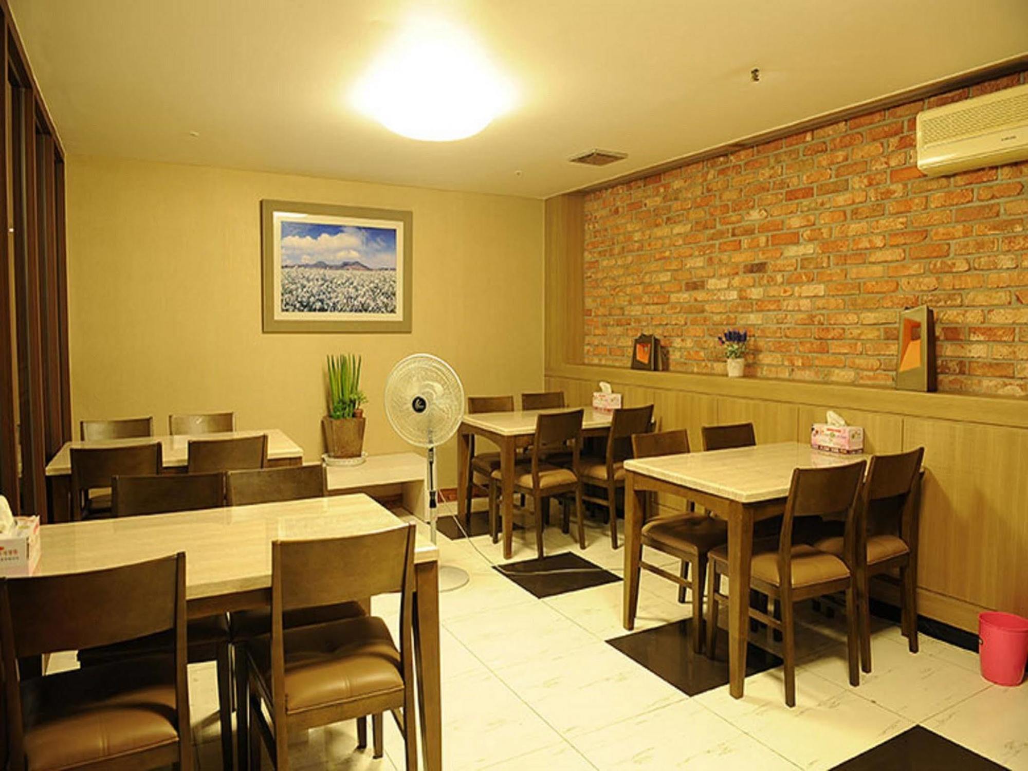 Central Hotel Cshangvon Kültér fotó