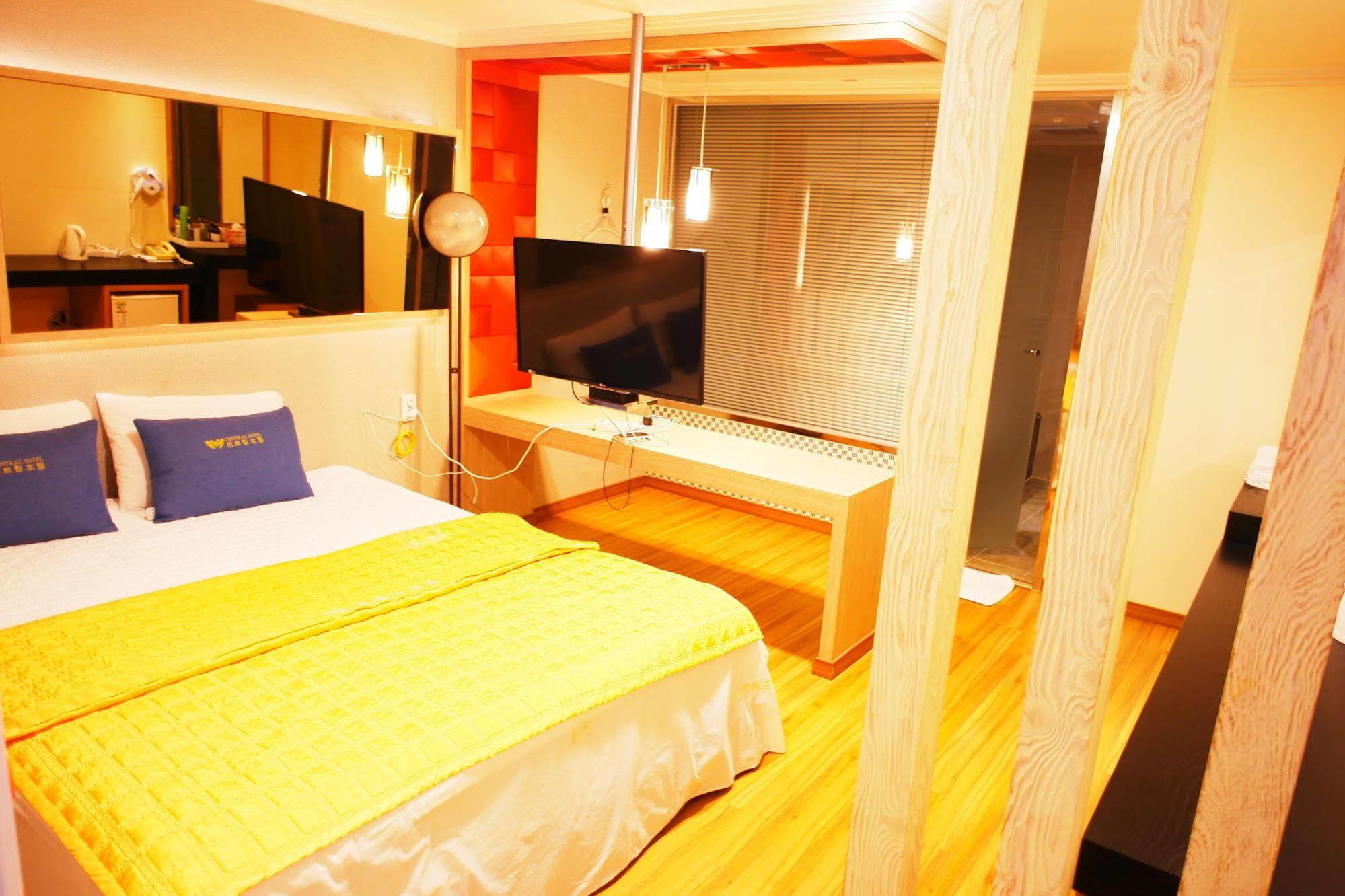 Central Hotel Cshangvon Kültér fotó