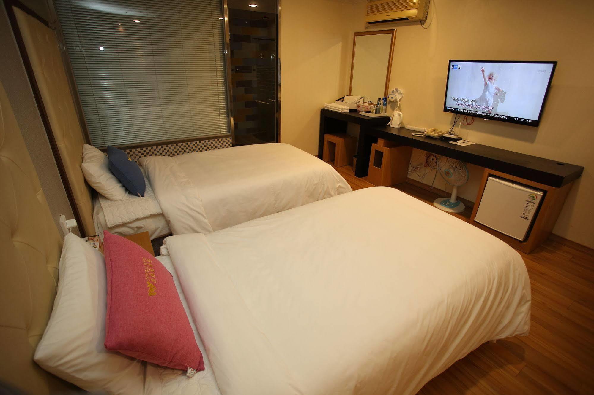Central Hotel Cshangvon Kültér fotó