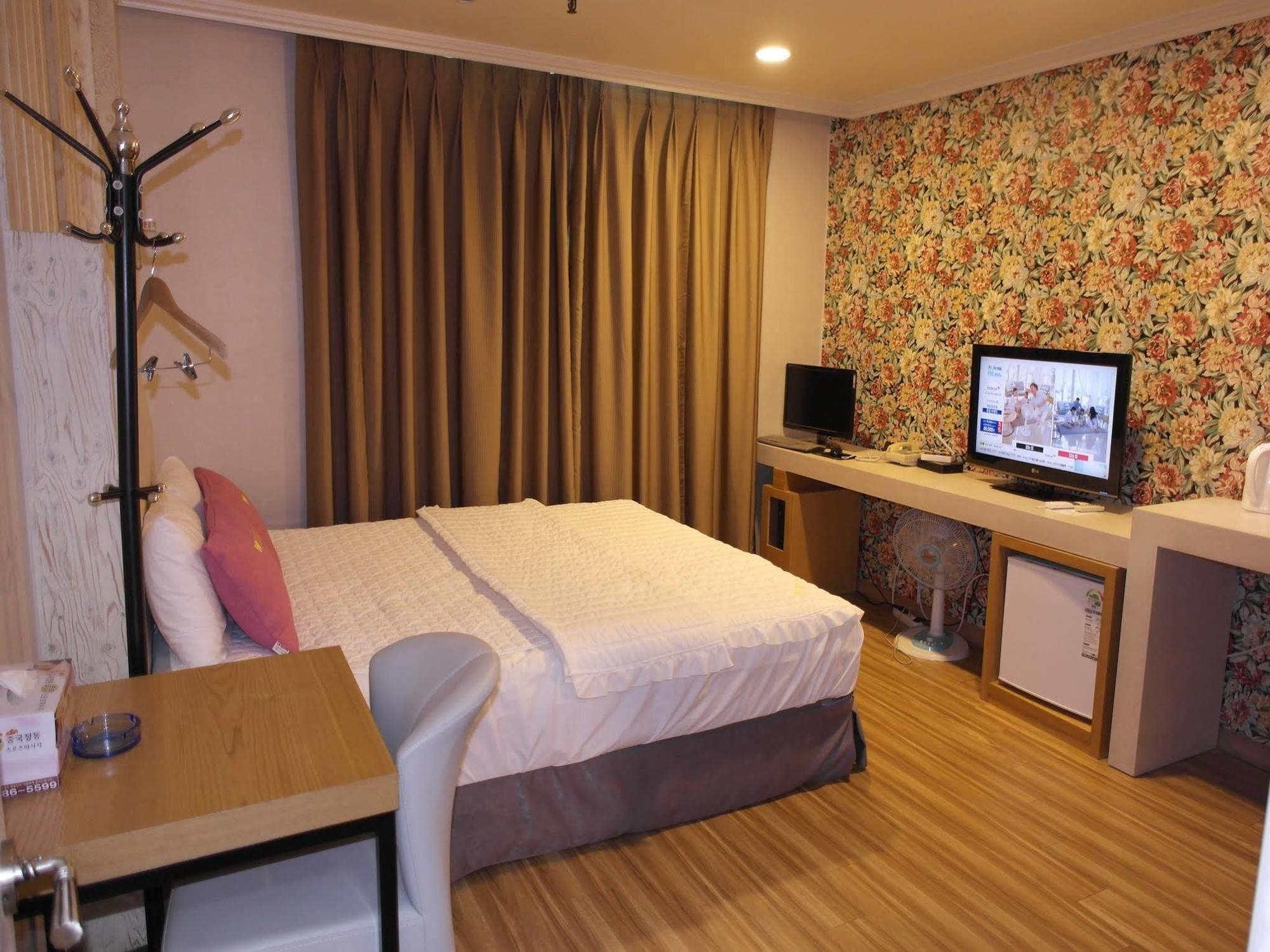 Central Hotel Cshangvon Kültér fotó